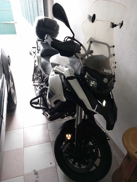 moto com livro de revisões completo