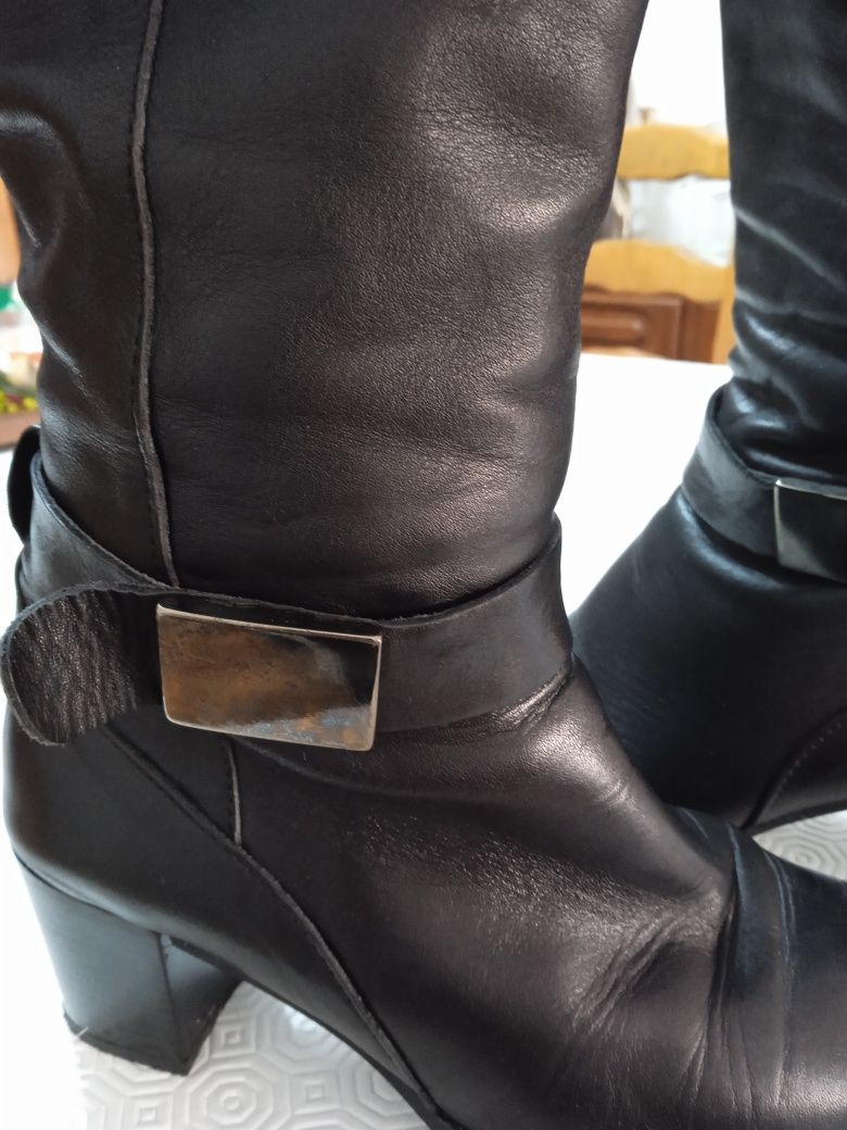 Botas de couro, pretas muito bom estado