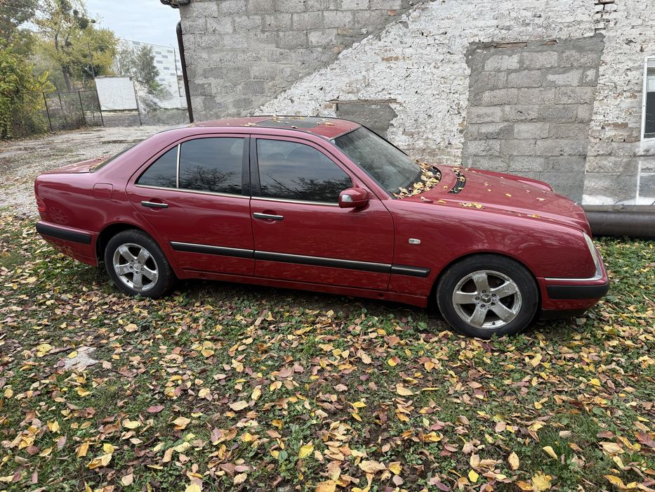 Продається під розбір мерседес