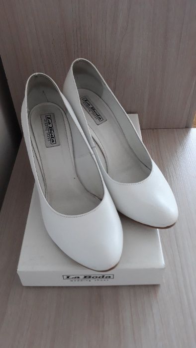 buty ślubne - białe + mały gratis
