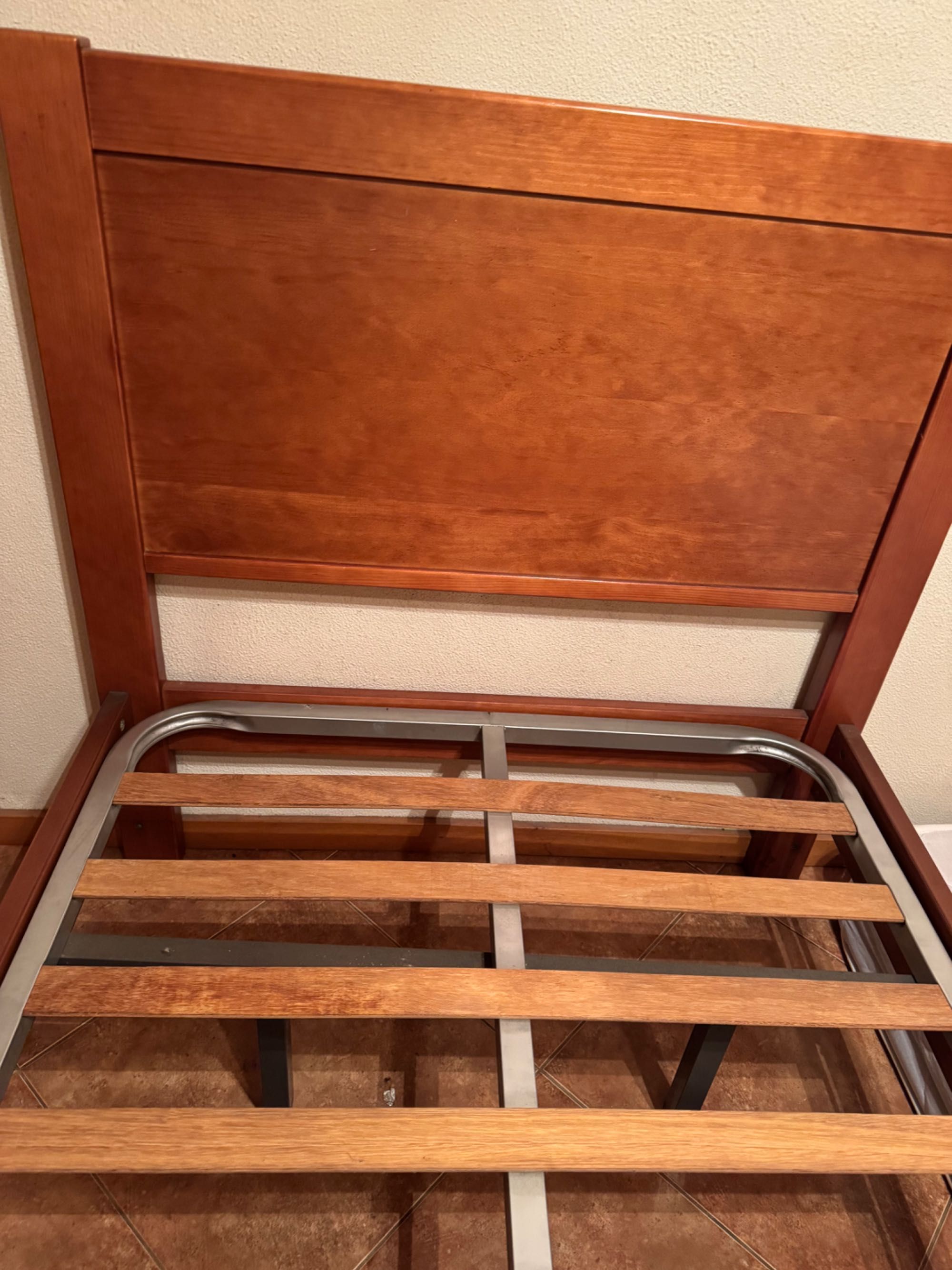 Cama de solteiro + colchão