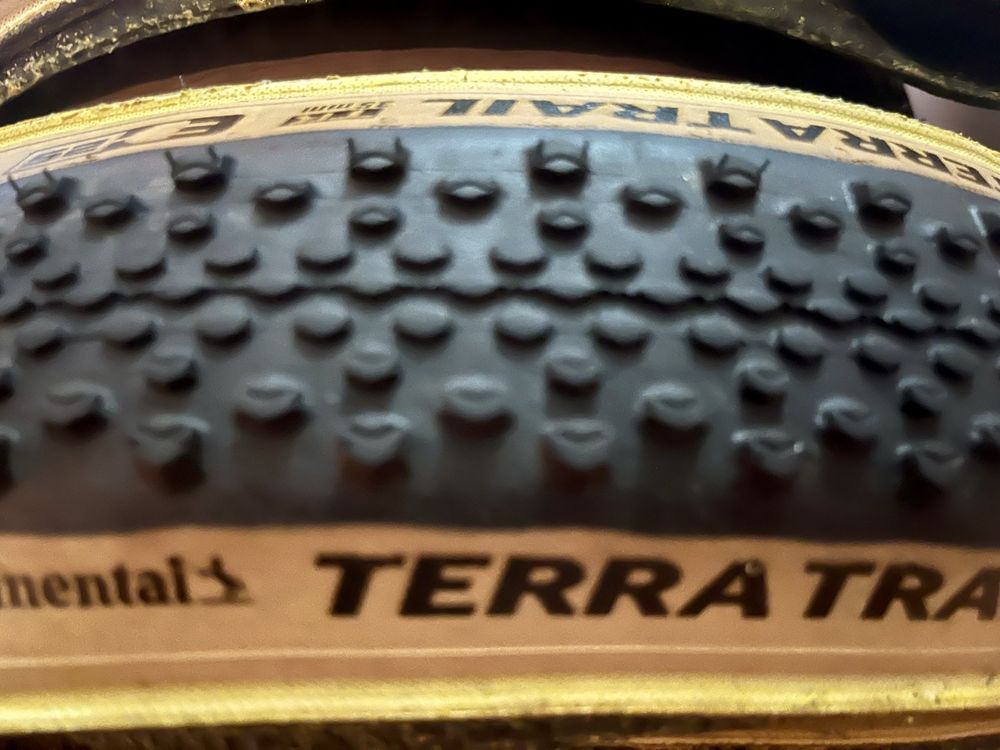 Par pneus gravel Continental OFERTA de valvulas tubeless