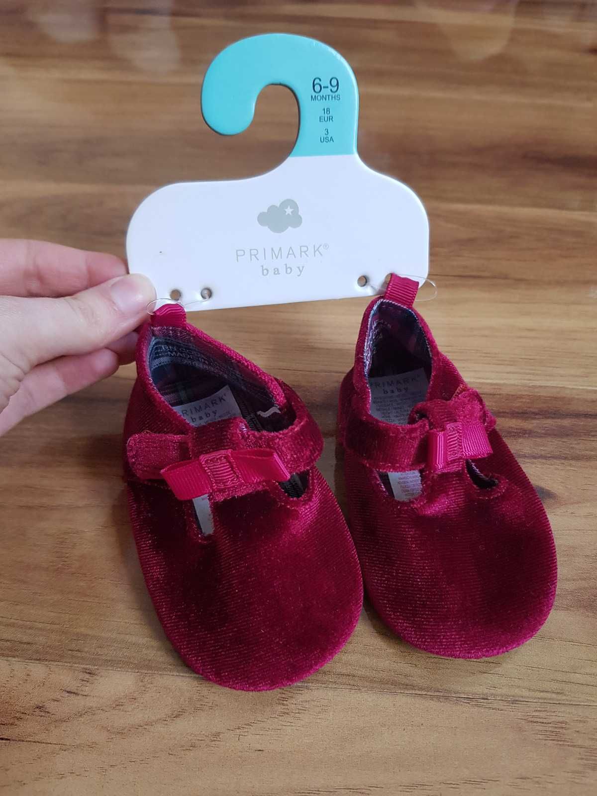 Czerwone aksamitne eleganckie Buciki niemowlęce dla dziecka 6-9  18