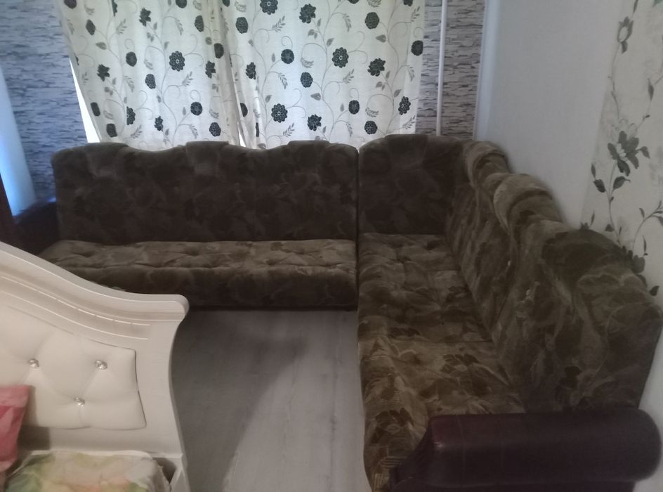 Кутовий диванчик