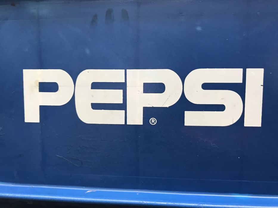 Pepsi - stara skrzynka z butelkami