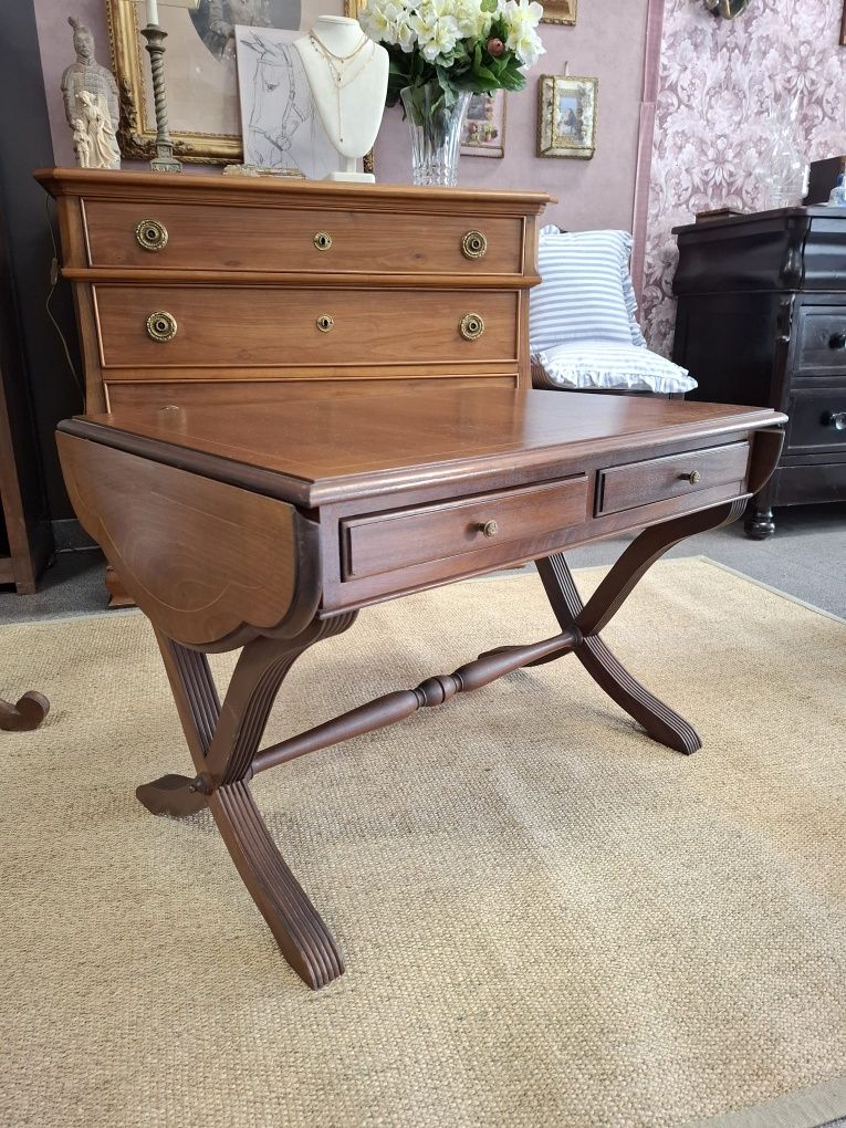 Mesa Clássica. Elegância é Funcionalidade.