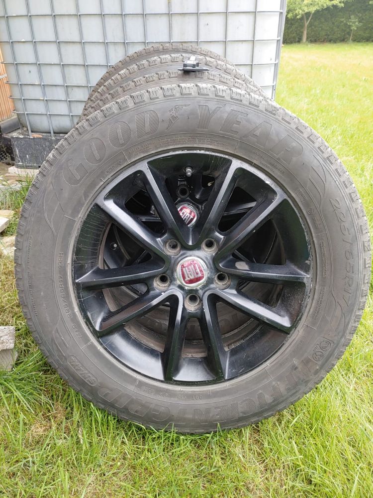 Opony Letnie 4 szt .Do Suva 225/65 R17 Bez Felg