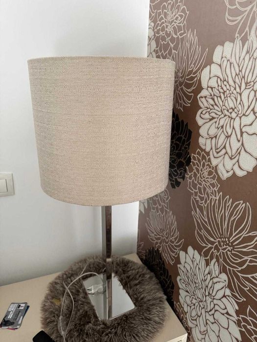 Cama, Candeeiro(s), Espelho e Chaise Longue de Couro Preto