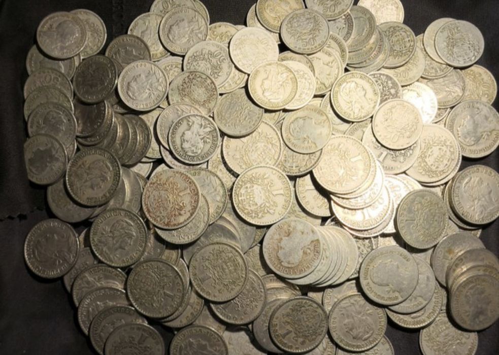 Lote 1.2kg de Moedas de 1Esc. e 50 Centavos