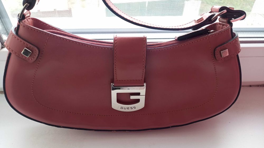 Стильная сумка Guess