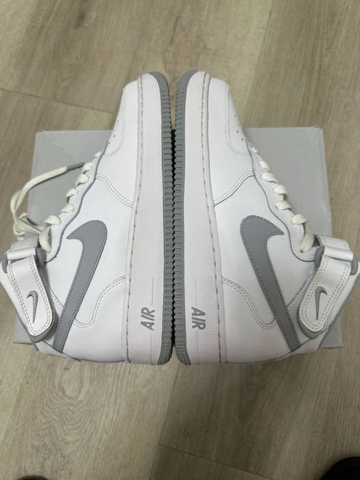 Продам nike air force 1 mid