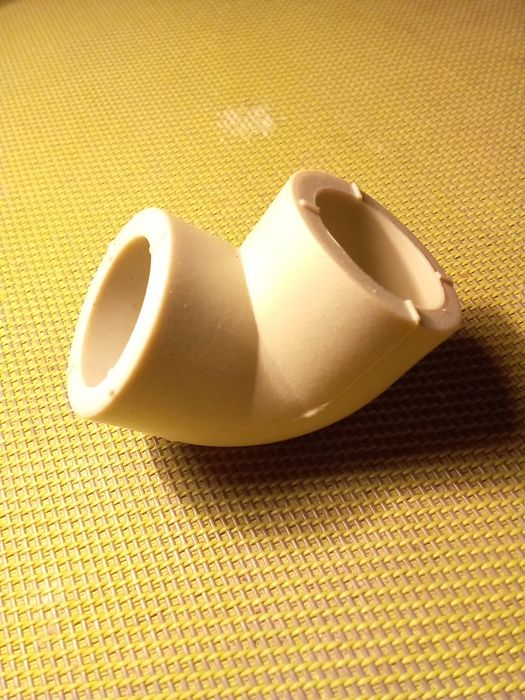 Уголок пластиковый 25 мм ×25 мм