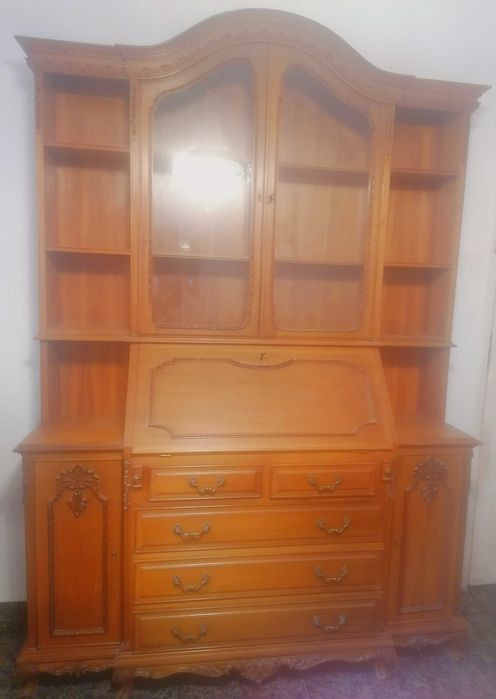 Secretaria antiga em madeira