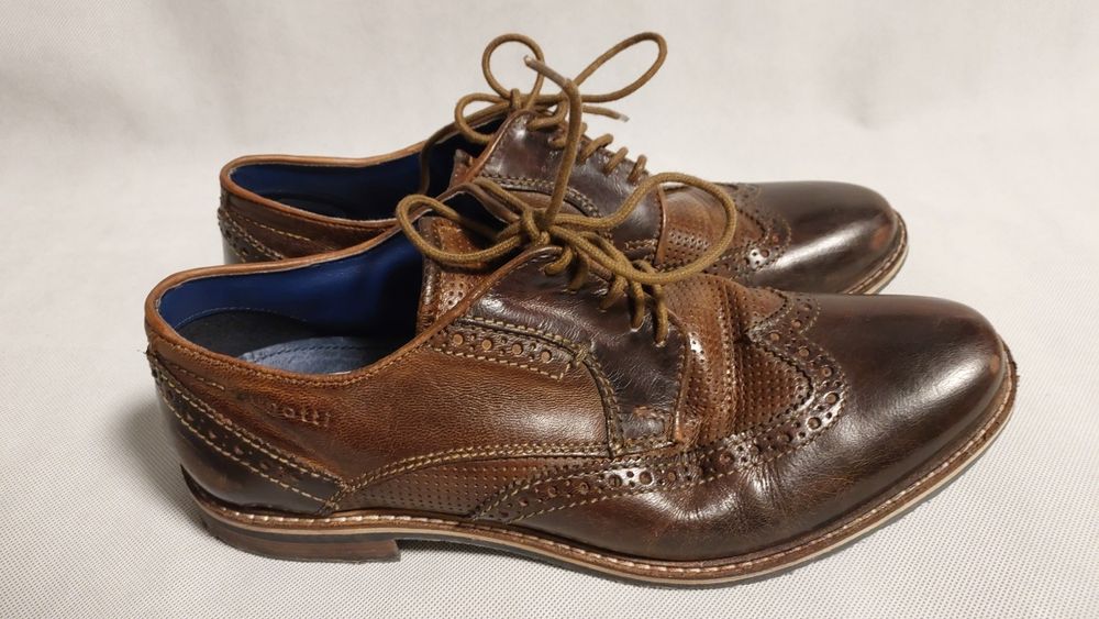 Pantofle.buty męskie eleganckie skóra 43 bugatti.
