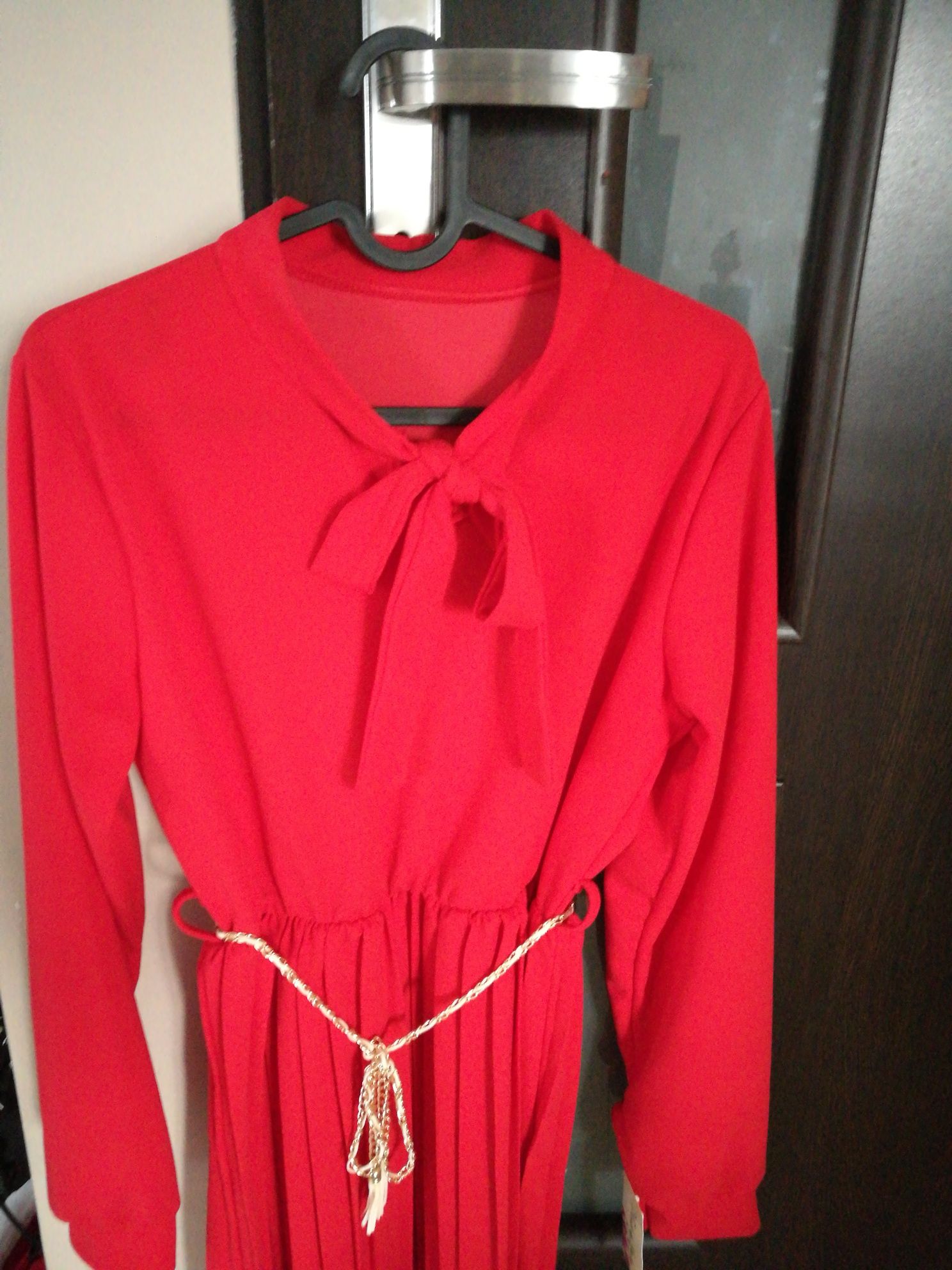 Piękna świąteczna czerwona sukienka r. M