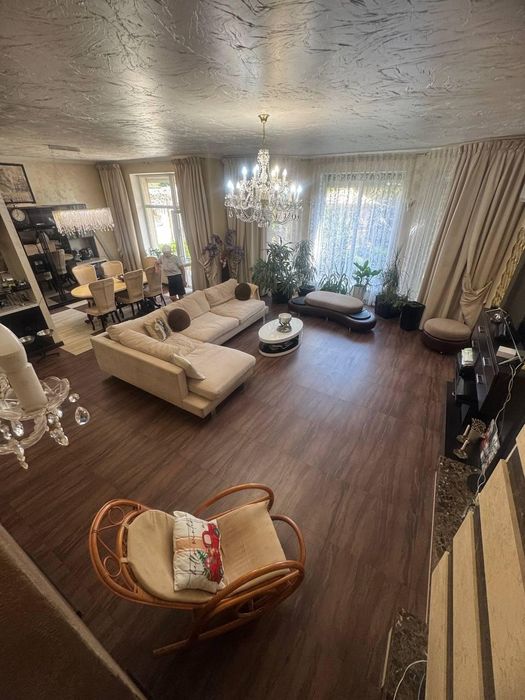 В продаже двухэтажный дом с ремонтом (209-993)