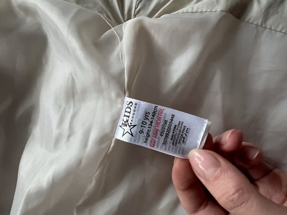 Дитяча жилетка з капюшоном