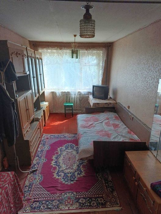 Продам кімнатну в гуртожитку