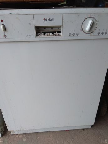 Продам посудомоечную машину Индезит  D 4000