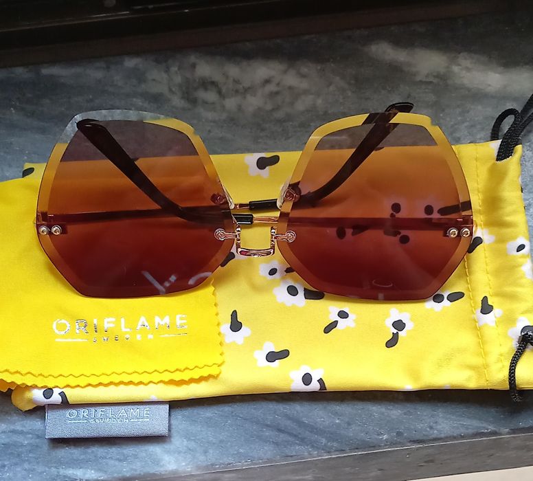 Óculos de sol da Oriflame