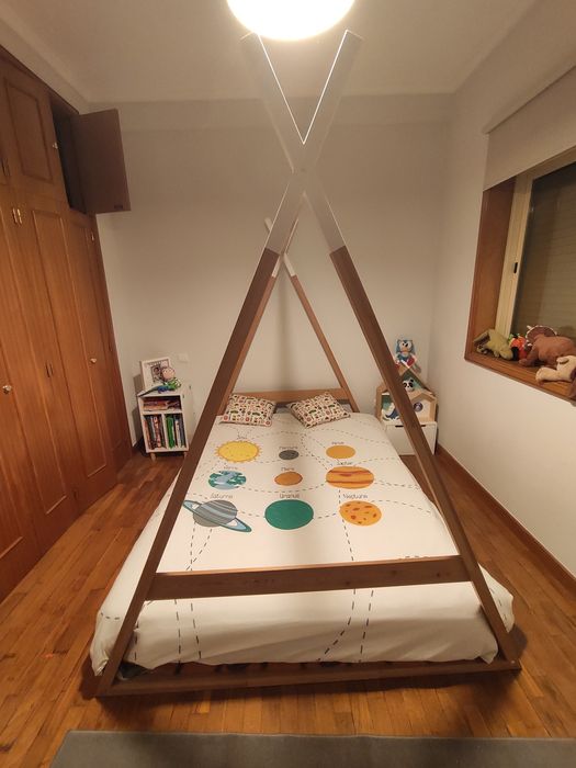 Cama Montessori tipo tenda + colchão incluído (1,90m x 1,40m)