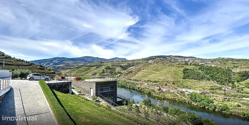 Hotel DD uma  "varanda" para o rio Douro, integrado numa quinta no cor