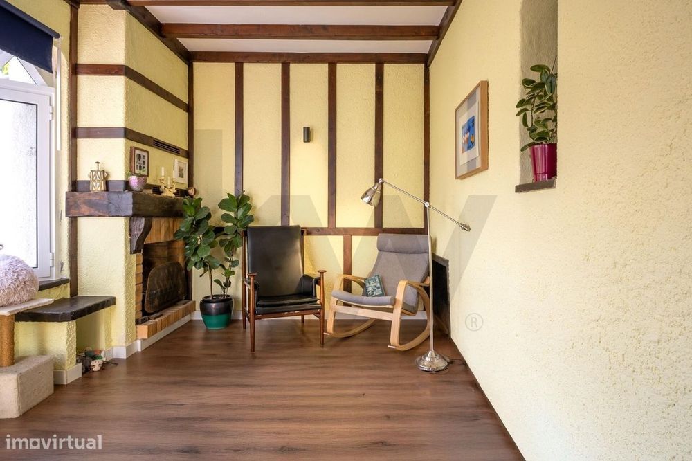 Moradia T3 com 208 m2 | Mucifal, Colares | Renovada | Garagem