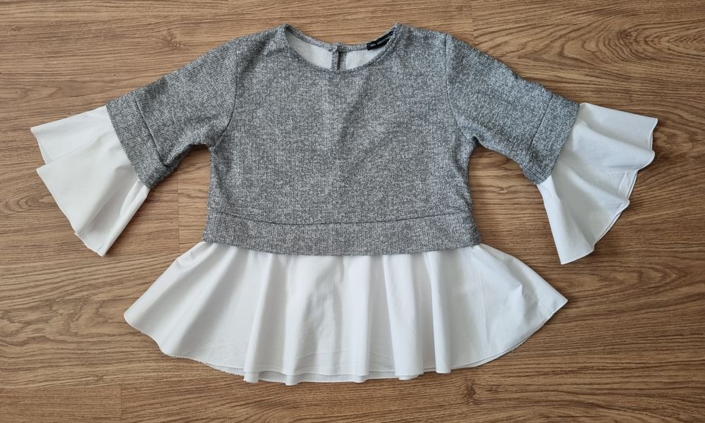 New Collection bluzka damska szara z białą falbanką M