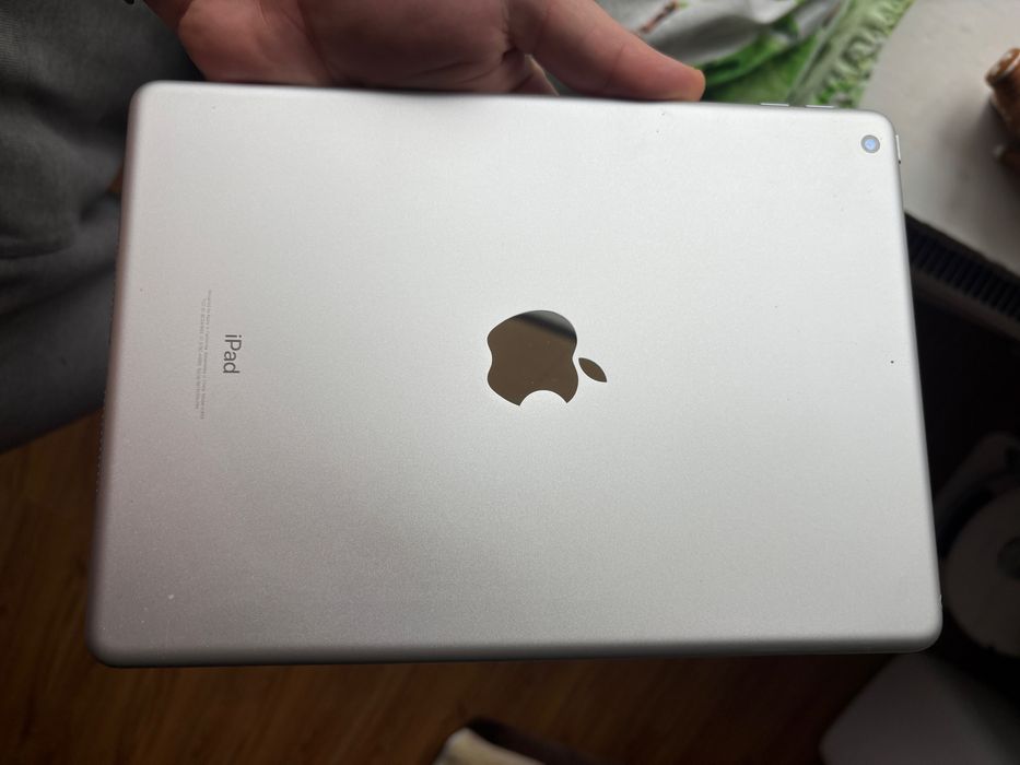 iPad 6‑го покоління (9,7 дюйма)