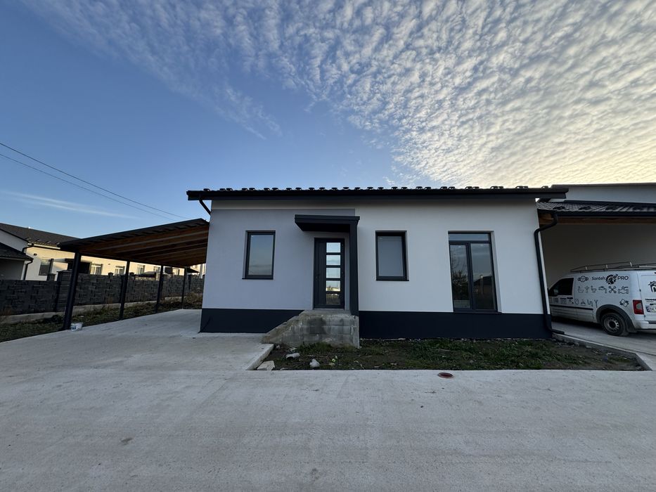 Продам будинок з паркомісцем та внутрішніми роботами+ділянка 3 сот