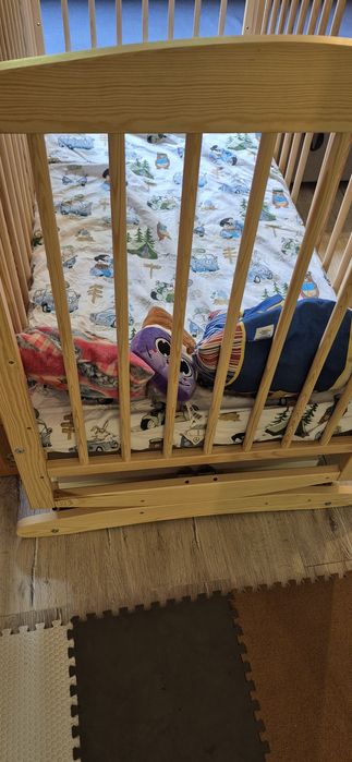 Łóżeczko z funkcją bujania