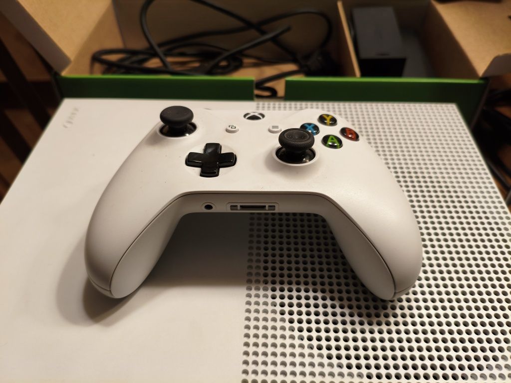 Zestaw Xbox One S + pad + Kinect + gry