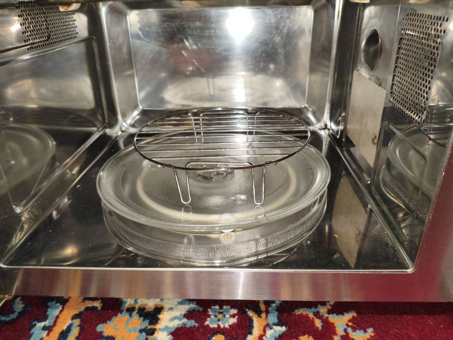 Німецька  мікрохвильова-духовка з грилем (3 в 1) Micromaxx MM2854