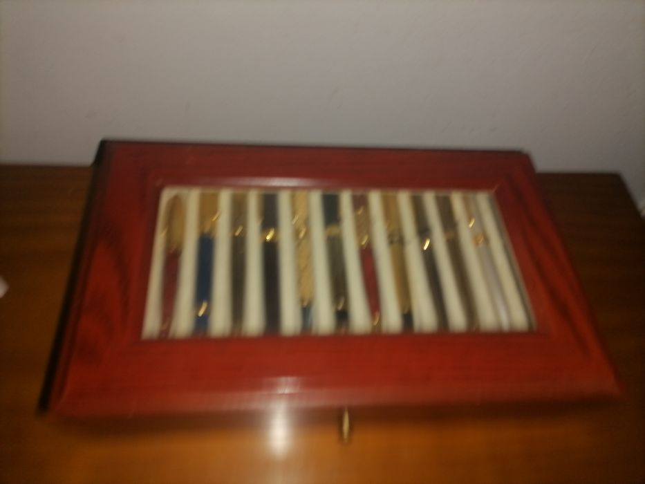 Caixa para 26 canetas por 35 €
