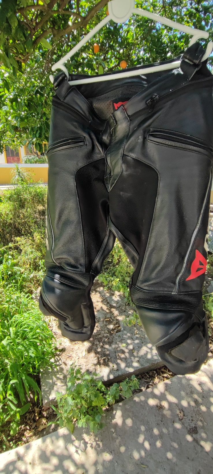 Jacketa e calças Dainese