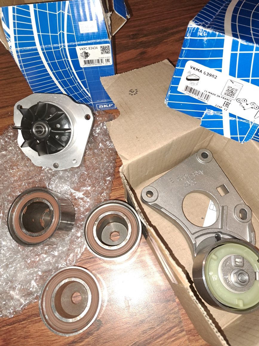 Rozrząd komplet  pompa wody SKF Renault Laguna 3.0 V6 Citroen C5, C6 P