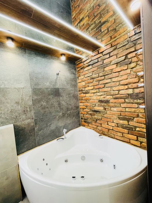 Подобово, погодинно 2к-квартира LUX з ДЖАКУЗІ -ЖК Рівер Парк