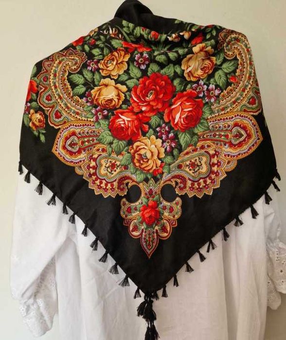 Chusta ludowa, góralska, czarna w kwiaty
