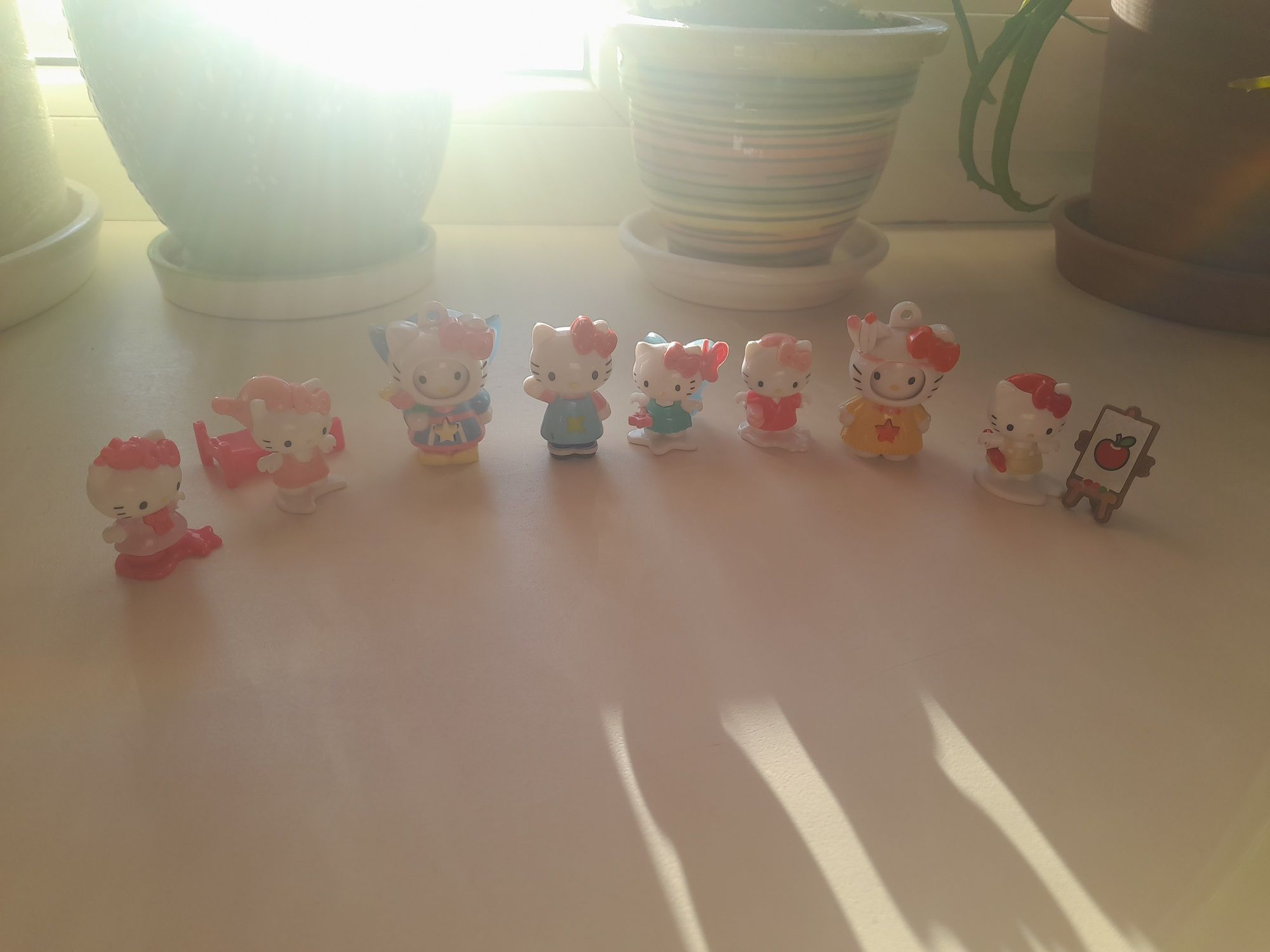 Фігурки Хеллоу Кітті Hello Kitty Кіндери та інші