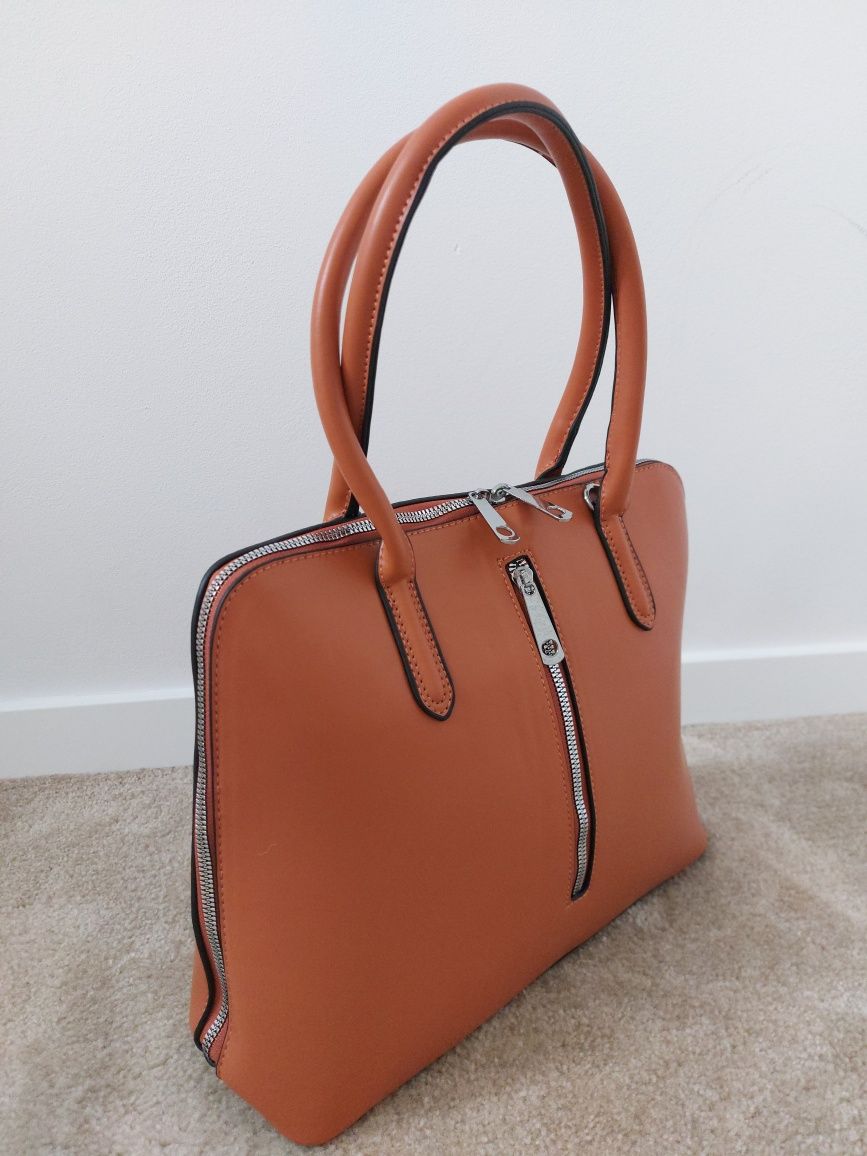 Kuferek camel elegancki NOWY