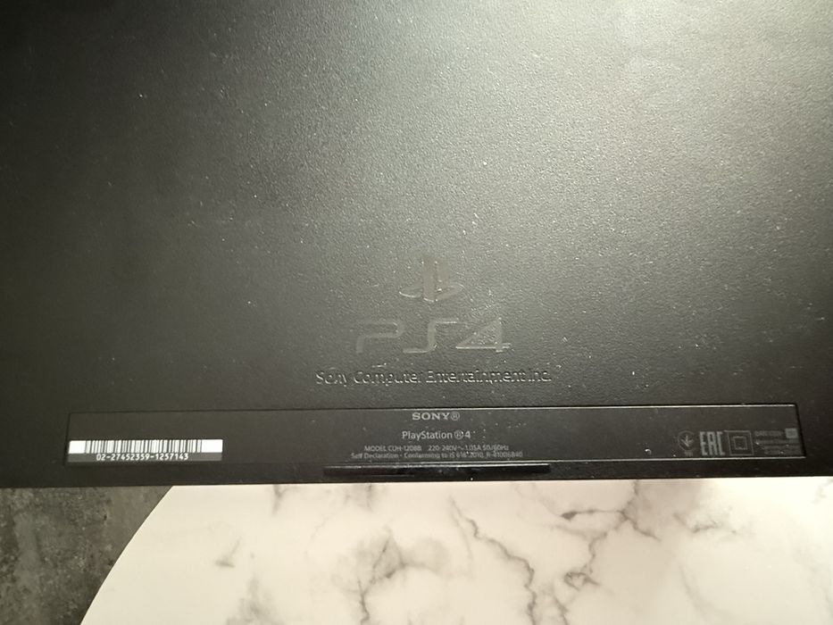 Sony Play Station 4 у гарному стані