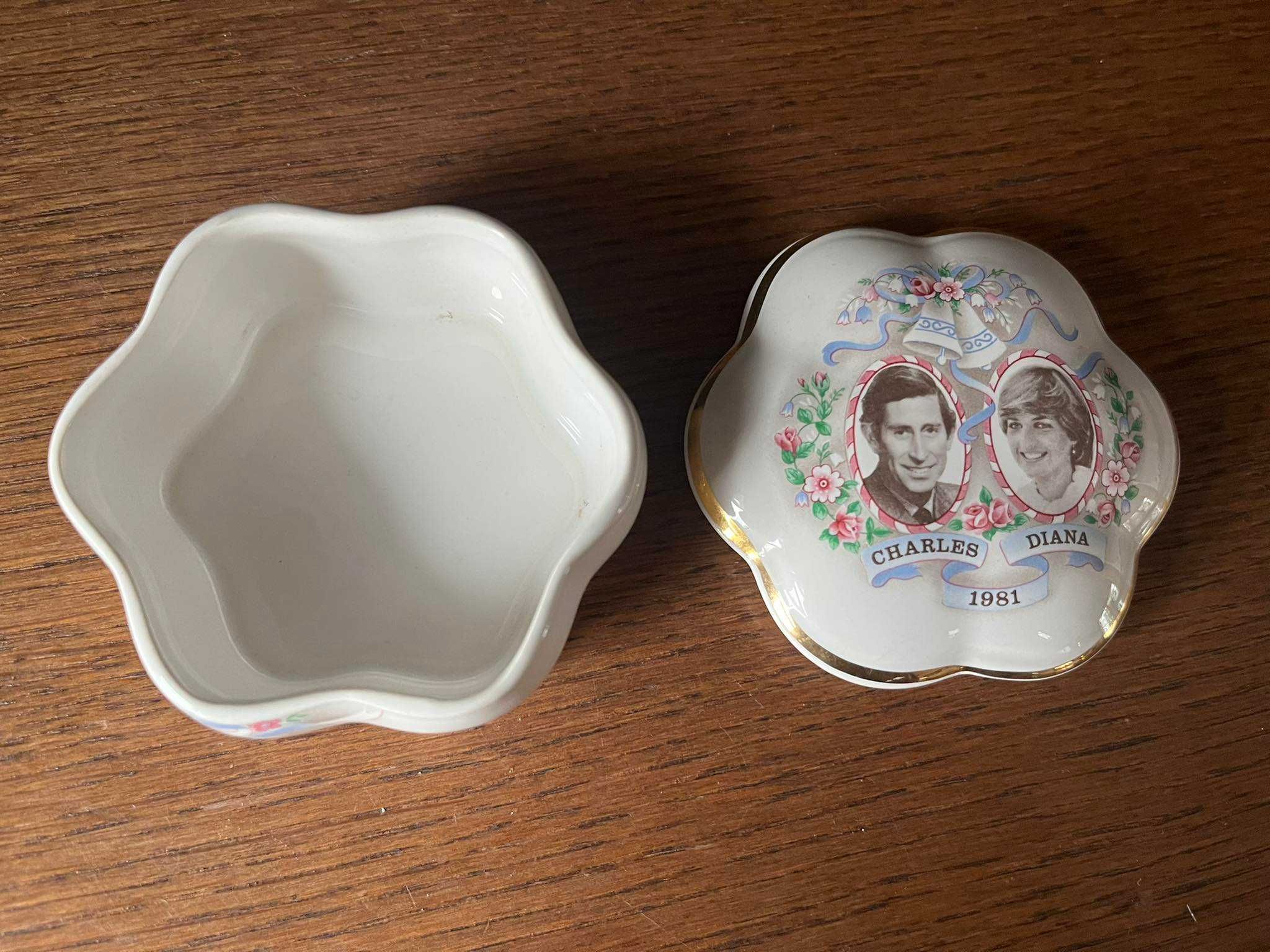 Król Karol i Diana Puzderko porcelana Ringtons Limited Palissy