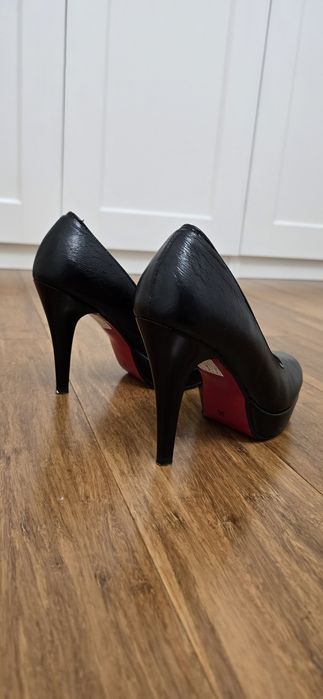 Buty Tessi z czerwoną podeszwą rozmiar 36