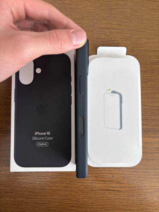 Оригінальний чохол Apple iPhone 16