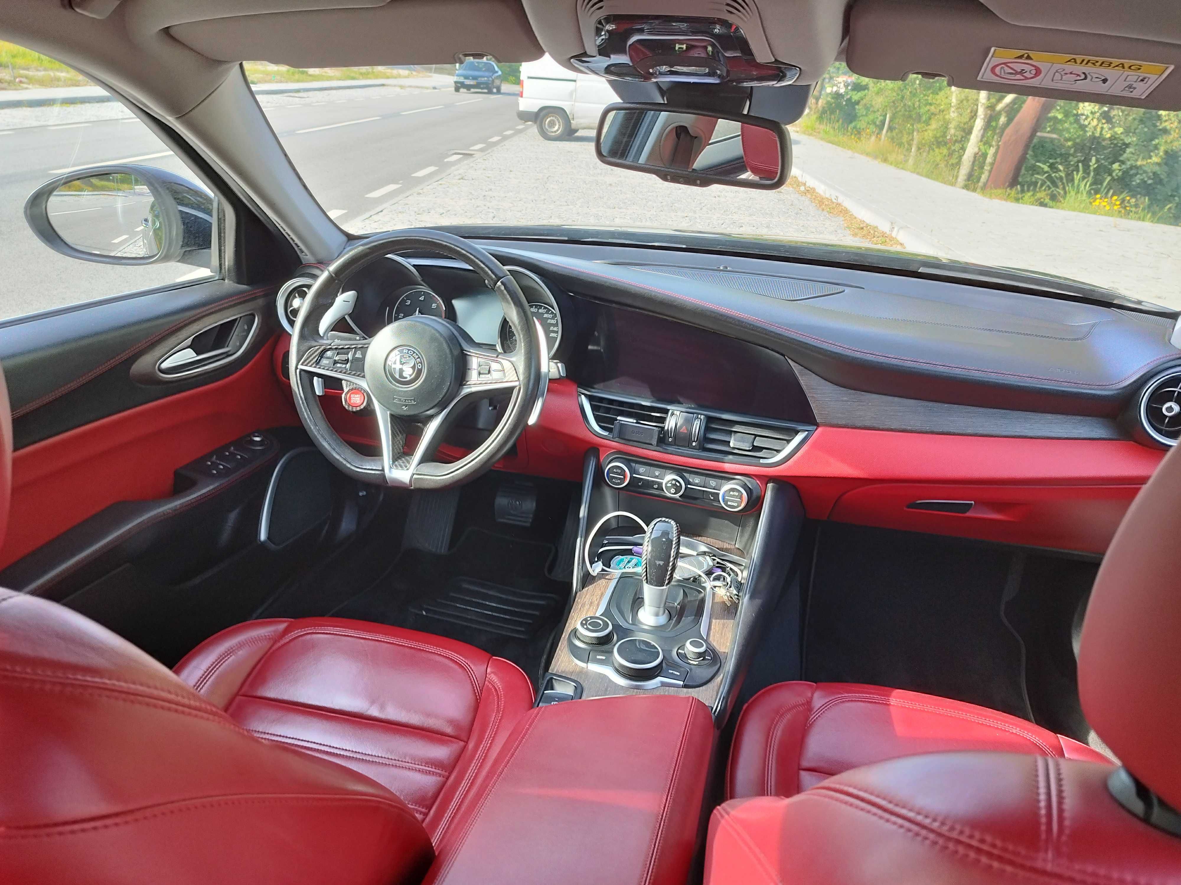 Alfa Romeo Giulia 2.2 JTD 180CV versão LUSSO (versão topo de gama) AT8