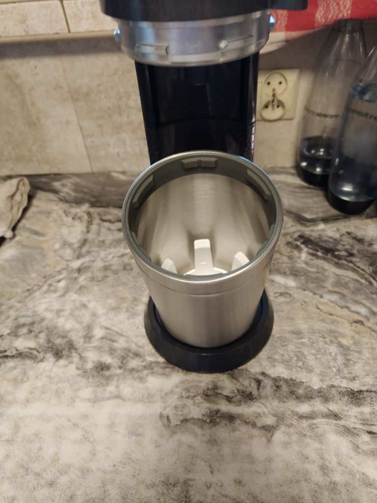 Saturator SodaStream Duo + butelka+ pełny nabój CO2