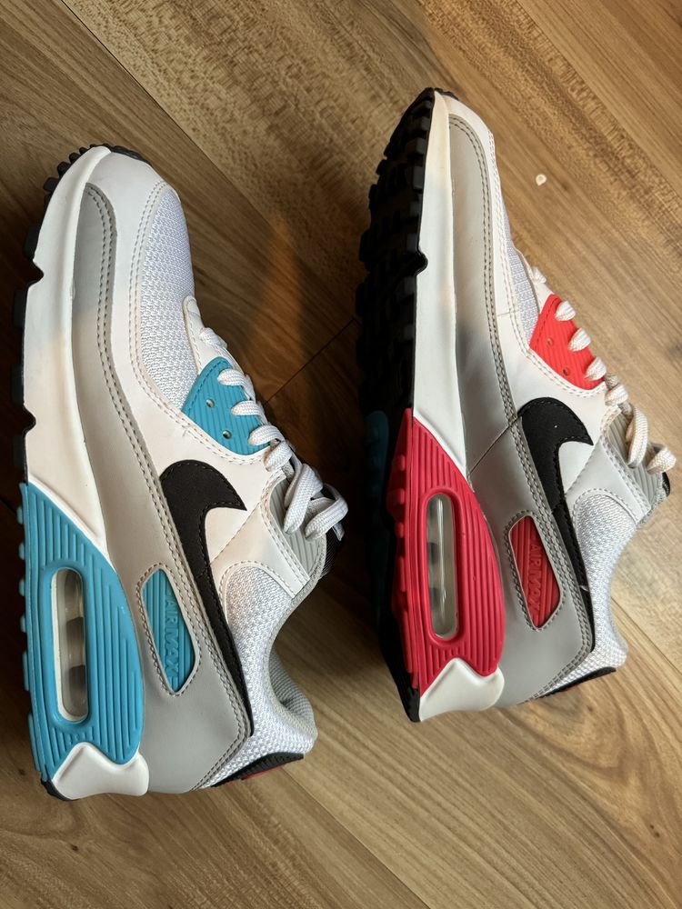 Nike Air Max 90 Two Toned.