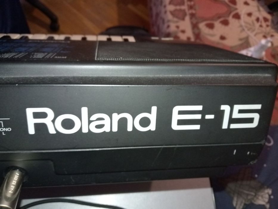 Roland E-15 самограй з динаміками