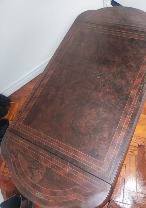 Mesa de centro antiga para restauro