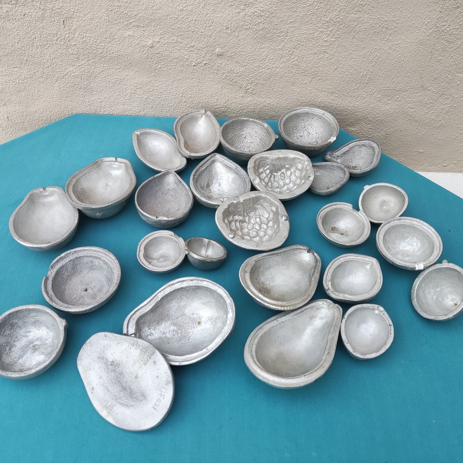 13 moldes em forma de fruta feitos em alumínio - antigo, vintage